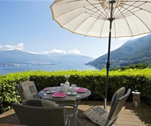 Appartamenti Vista da Sogno Pino sulla Sponda del Lago Maggiore Italy