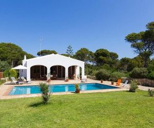 Casa con jardín y piscina Cala Morell Spain