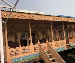 Houseboat lake thao Srinagar India