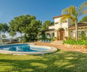 Luxury Villa with Private Pool and Jacuzzi in LAlbir Alfas del Pi Spain