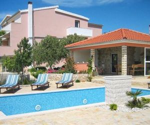 Family friendly apartments with a swimming pool Dvornica (Rogoznica) - 11470 Rogoznica Croatia