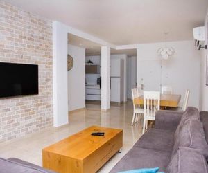 Apartments4you Etsel Bat Yam Israel