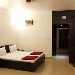 NearBy Hotel