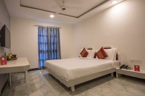 OYO Flagship 140 Amaltas AB Road