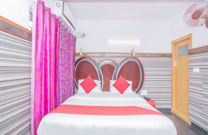 OYO 6889 Elite Deluxe Rooms