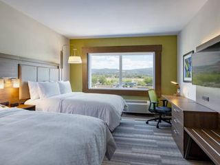 Фото отеля Holiday Inn Express & Suites Kelowna - East, an IHG Hotel