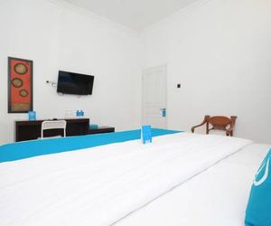 OYO 1224 The White House Hotel Manado Indonesia