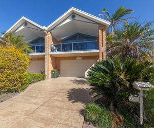 3-Bedroom House -Tah Villa Fingal Bay Australia