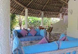 Deluxe villa with garden / pool with service staff 150mt from the sea Watamu Kenya