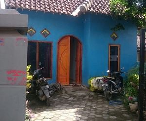 Davo Surf Red Island Homestay Shared Bathroom AC Banyuwangi Indonesia