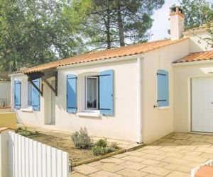 Three-Bedroom Holiday Home in La Tranche sur Mer La Tranche-sur-Mer France