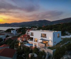 Five-Bedroom Holiday Home in Okrug Donji Okrug Gornji Croatia