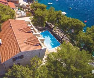 Six-Bedroom Holiday Home in Prizba Prizba Croatia