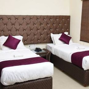 NearBy Hotel