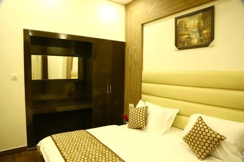 HOTEL PINE QUEEN