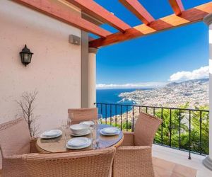 A scenic 2 bedroom apartment by HR Madeira Canico Portugal