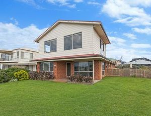 OCEAN BREAK Port Fairy Australia