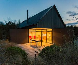 The Black House with Stunning Outdoor Bath Lake Tekapo New Zealand