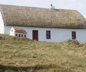 Aran Thatch Cottage Kilronan Ireland
