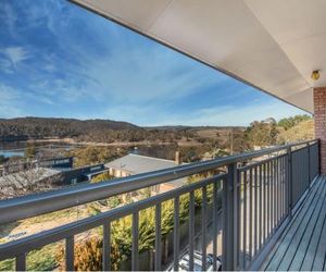 Erulisse-Spacious townhouse with magical lake views Jindabyne Australia