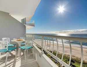 Luxury Beachfront Apartment with Views + Parking Palm Beach Australia
