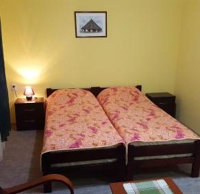 NearBy Hotel