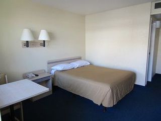 Hotel pic Budgetel Inn & Suites