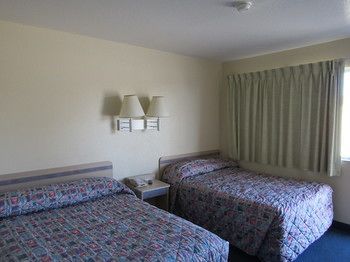 Budgetel Inn & Suites