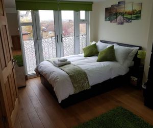 Modern ★★★★★ Top Floor Studio Apartment Getaway Wembley United Kingdom