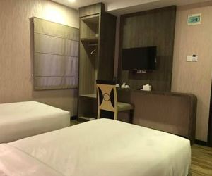 RedDoorz Plus near Mall Nagoya Hill Batam 3 Batam Indonesia