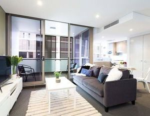 Chic Boutique Apartment - Direct Access to Airport Waterloo Australia