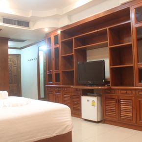 NearBy Hotel