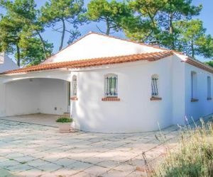 Three-Bedroom Holiday Home in La Tranche sur Mer La Tranche-sur-Mer France