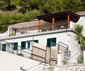 Apartments by the sea Krilo Jesenice (Omis) - 14459 Jesenice Croatia