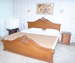 Modipur Hotel Rampur India