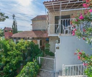 Apartments Mari Milna Croatia