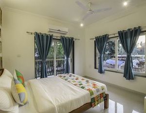 Modern Poolside Paradise 2BHK Home, Siolim Siolim India