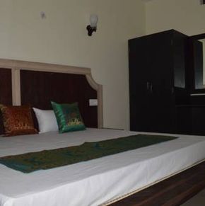NearBy Hotel