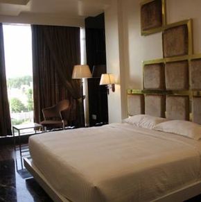 NearBy Hotel