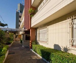 Quarto de Casal Banheiro Privativo Ar Condicionado Frigobar na Avenida Carlos Gomes Porto Alegre Brazil