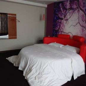NearBy Hotel