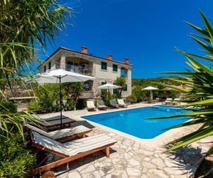Komun Apartments Vela Luka Croatia