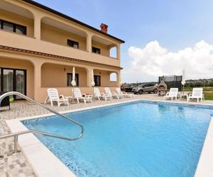 Apartment Dvori with pool Castellier Croatia