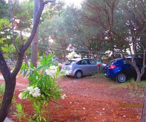 Charming apartments with garden Bol Croatia