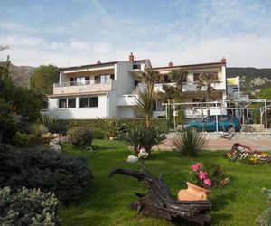 Apartments Mihalić I Baska Croatia