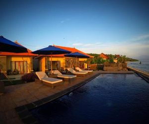 Cave Beach Bungalow Nusa Penida Indonesia