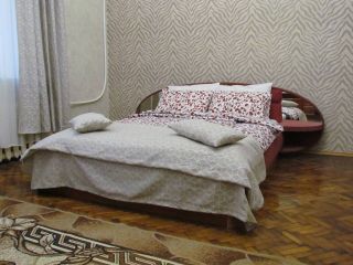 Mosaic Courtyard Apartment