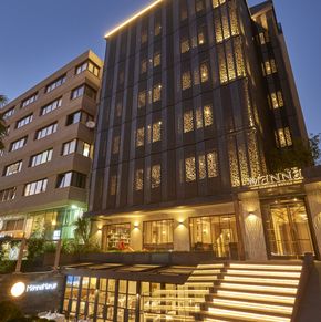 NearBy Hotel