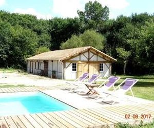 Cozy Cottage in Sainte-Eulalie-en-Born with Pool Au Meoule France