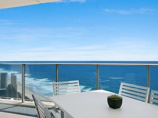 Фото отеля Number 1 H Residences - WiFi, Parking & More by Gold Coast Holidays